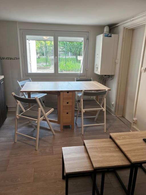 Appartement Avec Garage Et Terrasse Bourges Bagian luar foto