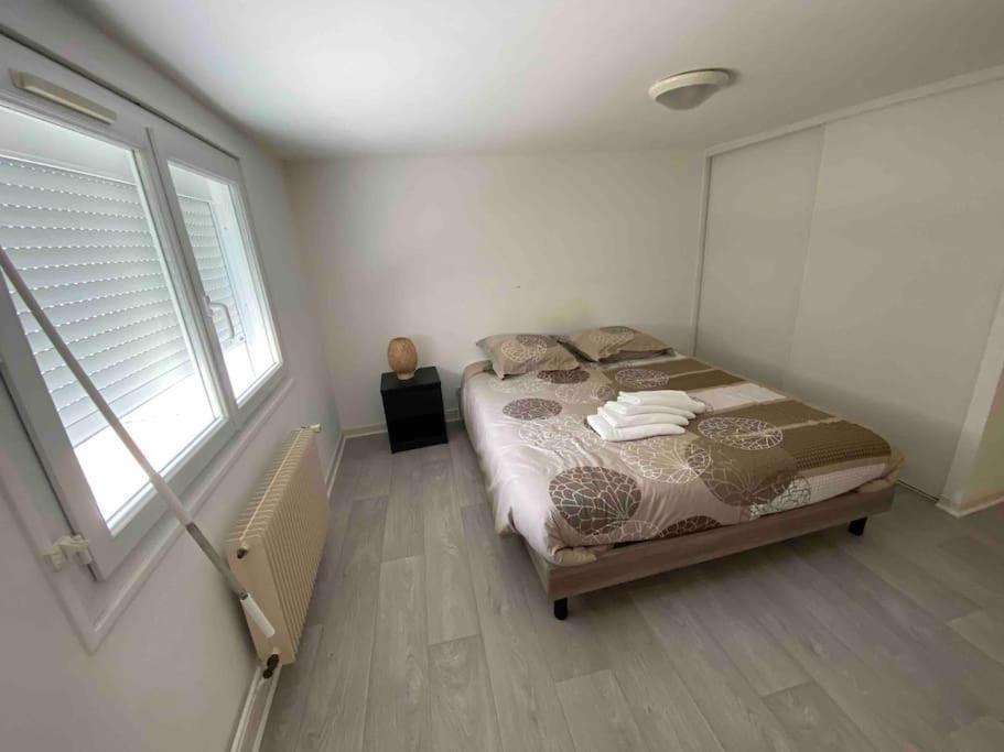 Appartement Avec Garage Et Terrasse Bourges Bagian luar foto